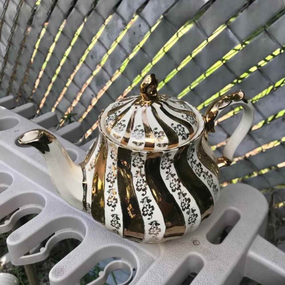 VINTAGE SADLER TEAPOT